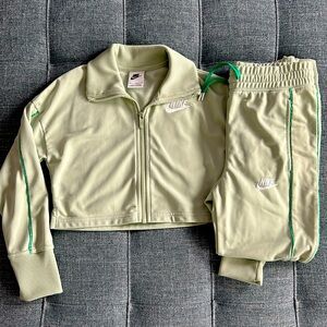 Girls Nike Jogger Set